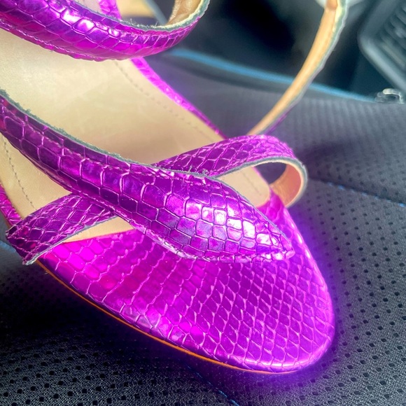 SCHUTZ Courtney High Couro Roxo Metallic Violet Embossed Sandals Shoes 7B - Picture 15 of 15